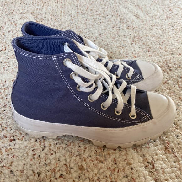 Converse Chuck Taylor Shoes - Picture 4 of 6